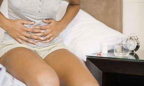 Bauchschmerzen können die Ursache für das Vorhandensein von Parasiten im Körper sein