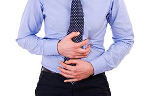 Bauchschmerzen bei einem Mann sind ein Grund, über das Vorhandensein von Parasiten im Körper nachzudenken